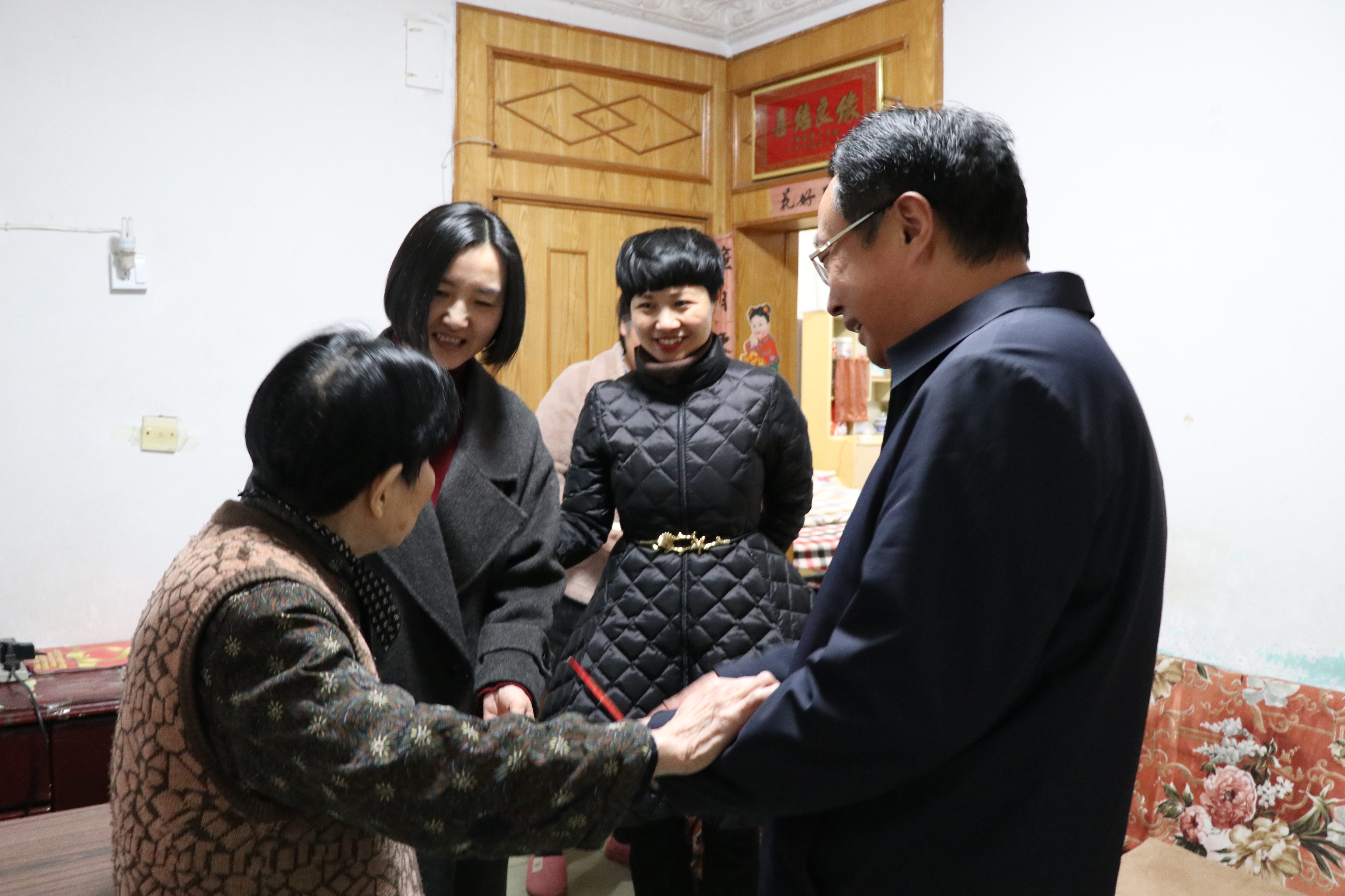 春節慰問送溫暖 真情關懷暖人心 ——信陽市第三人民醫院開展春節前走訪慰問活動